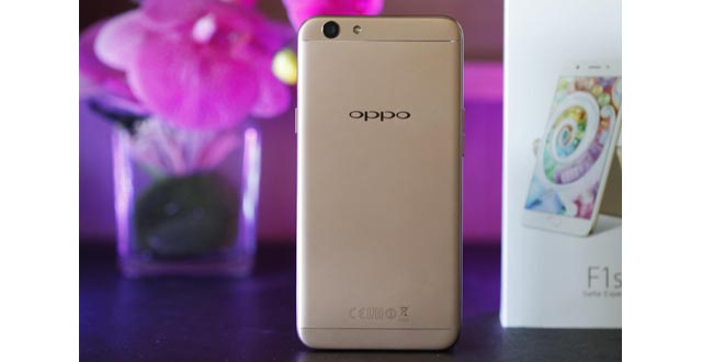 Revue Oppo F1s.. But first let me take a selfie 